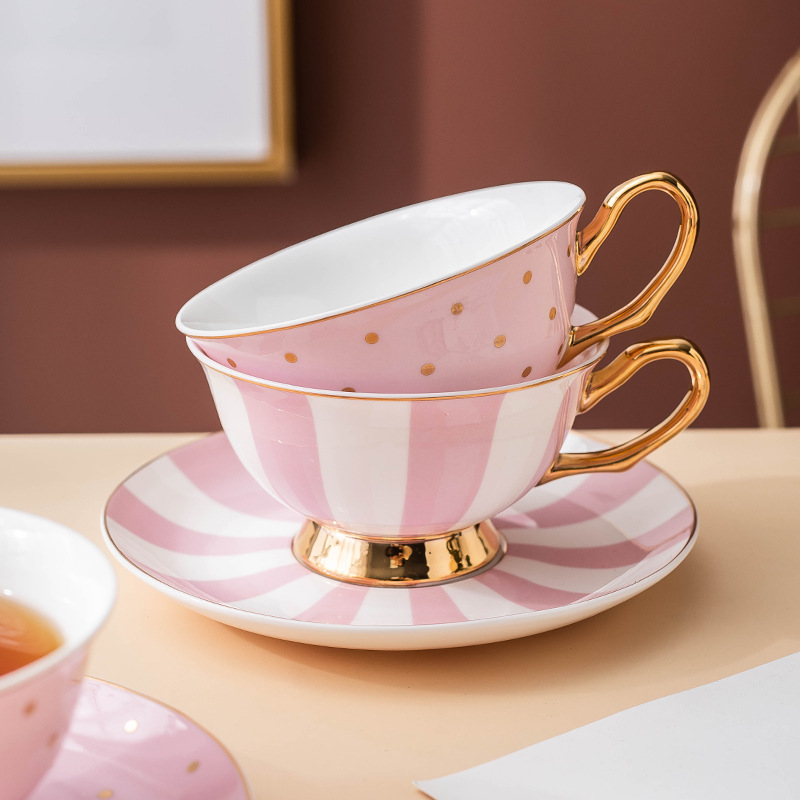 セラミックピンクコーヒーマグカップ、ディッシュティーカップ付 - Coffee Tea For Me のレビューと価格