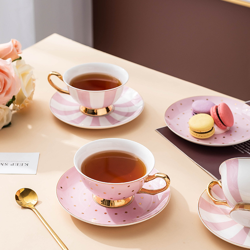 セラミックピンクコーヒーマグカップ、ディッシュティーカップ付 - Coffee Tea For Me のレビューと価格