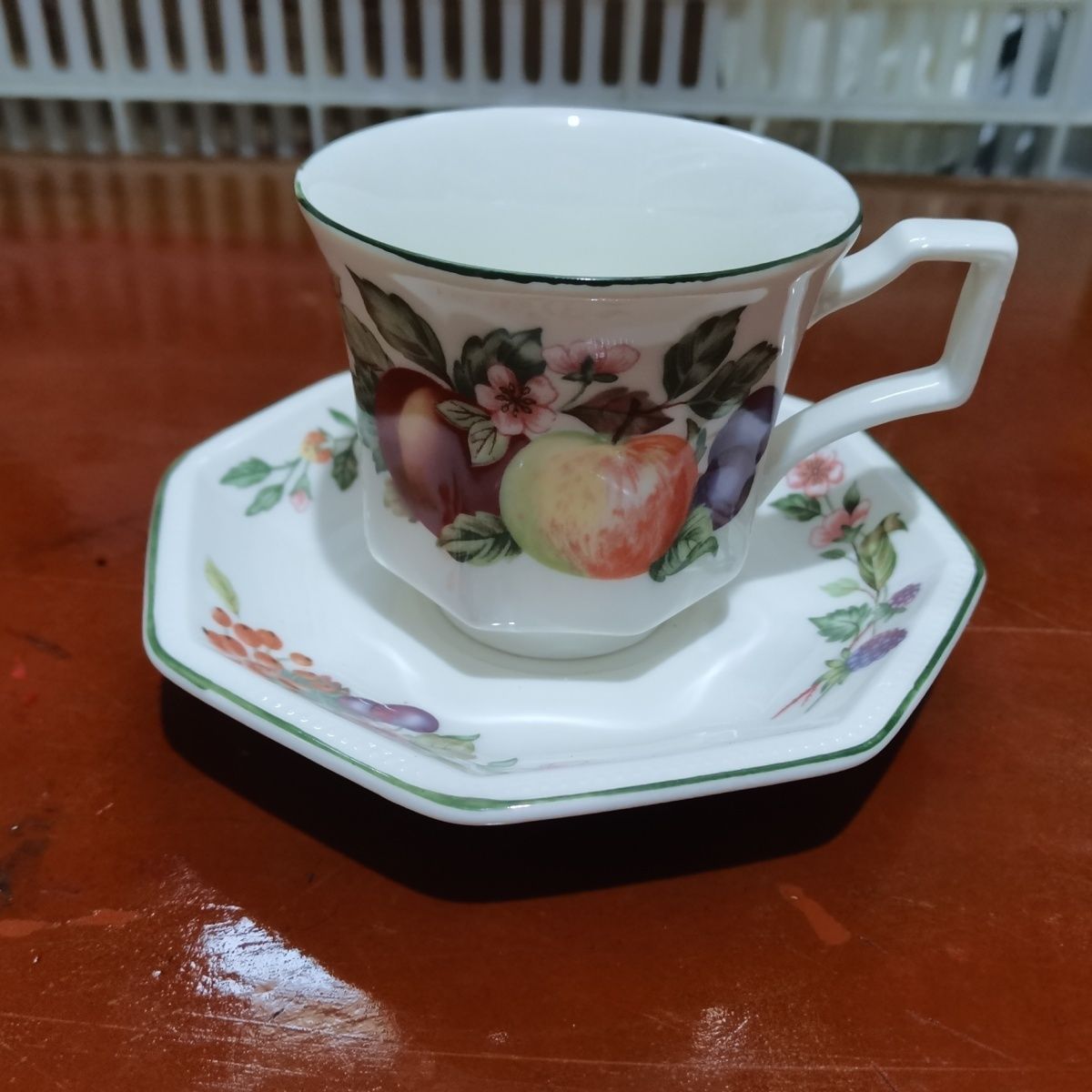 オリジナルの八角形のコーヒーカップとソーサー,英国の午後のテ - Coffee Tea Uk のレビューと価格