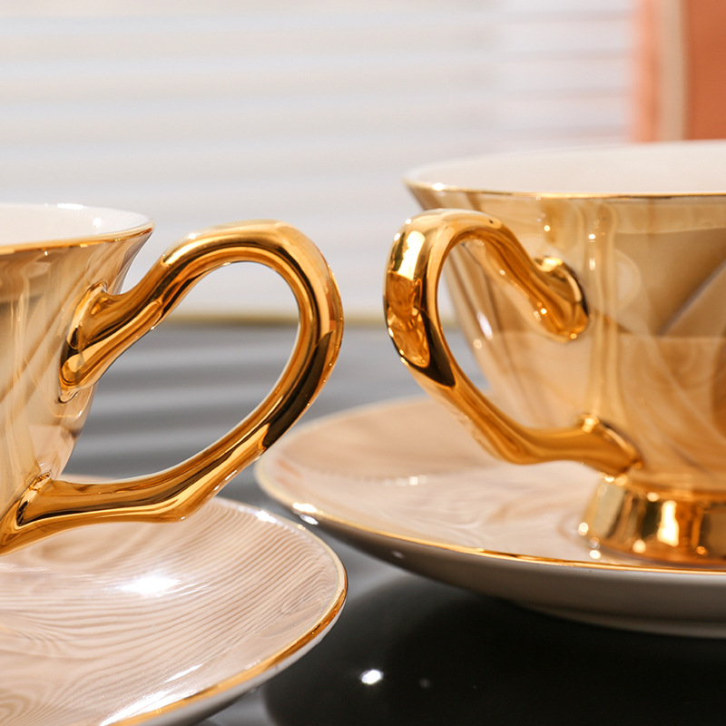 絶妙なお土産ボーンチャイナコーヒーカップ＆ソーサーセット、ク - Coffee Tea Box のレビューと価格